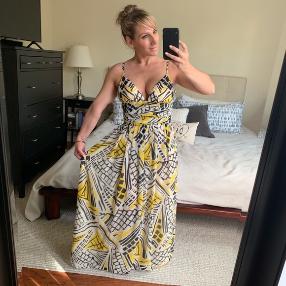 | stunning graphic wrap dress | - Picture 2 of 8